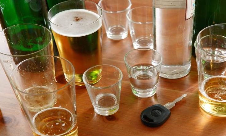 Eine sehr schlechte Kombination: Alkohol und Autofahren Foto: KFV