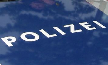 Schwerer Unfall in Mauerbach: Autofahrer verbrannt