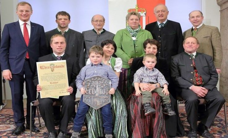 Der Betrieb von Familie Reingruber ist ab sofort ein Erbhof. Foto: Land OÖ/Ernst Grilnberger