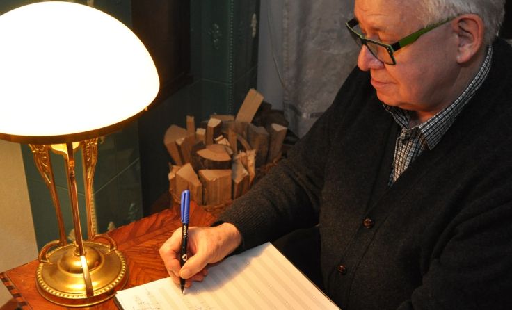 Komponist Anton Steingruber bei der Arbeit Foto: Privat