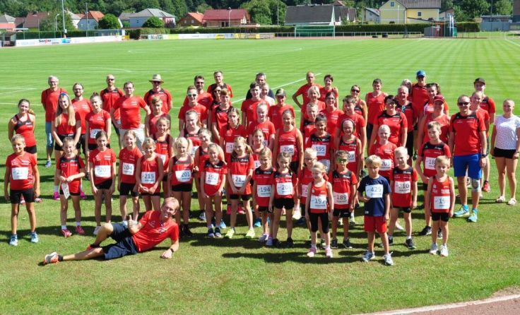 Nachwuchsathleten beim Kinder- und Jugendlauf in Hausmening (Foto: Archiv: sportfoto.co)