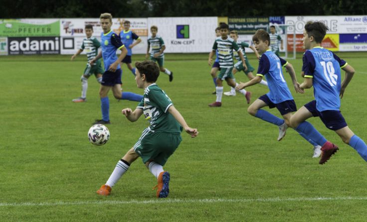 Rasen frei für junge Fußballer (Foto: Varta Cup)