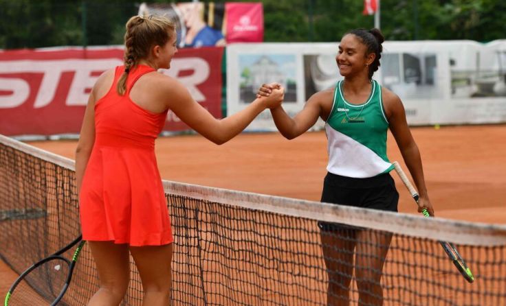 Tamara Kostic (r.) siegte mit 6:1 und 6:2 gegen Lea Erenda in der Klasse U16. (Foto: VARTA)