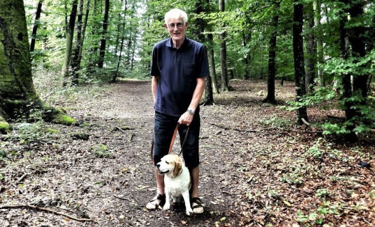 Johann Wögerer mit seiner Beaglehündin Dina (Foto: Privat)