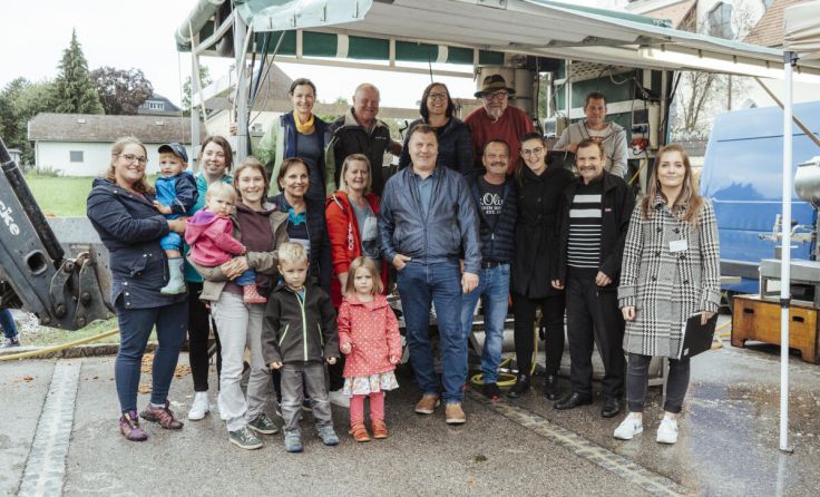 Beim Saftpressen in Ferschnitz wurde über die Zukunft der Gemeinde gesprochen. (Foto: Moststraße)