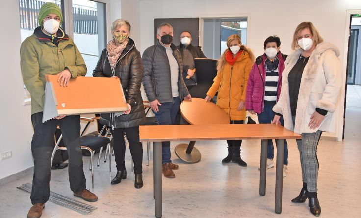 Vertreter von Politik und Vereinen in den neuen Räumlichkeiten (Foto: Stadtgemeinde Amstetten)