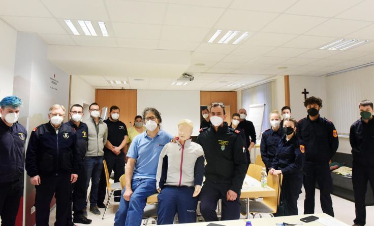 Erste Hilfe-Kurse durch das Rote Kreuz für Amstettner Feuerwehrmitglieder. (Foto: Wolfgang Zarl)
