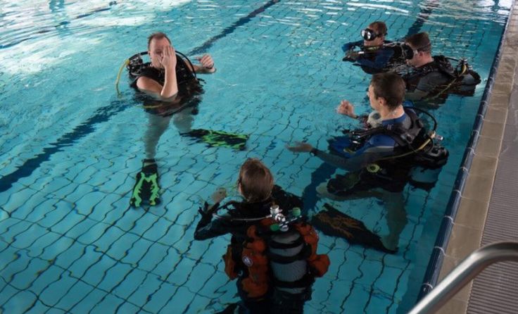Tauchkurs des Sporttauchclubs (Foto: Thomas Wurzer)