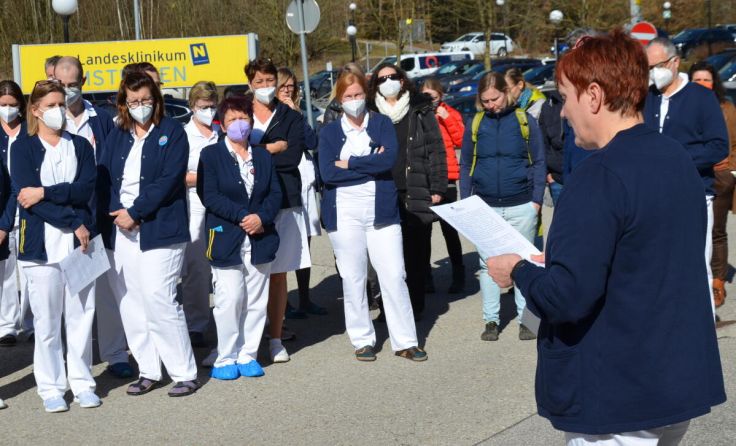 Protestaktion vor dem Landesklinikum (Foto: mai)