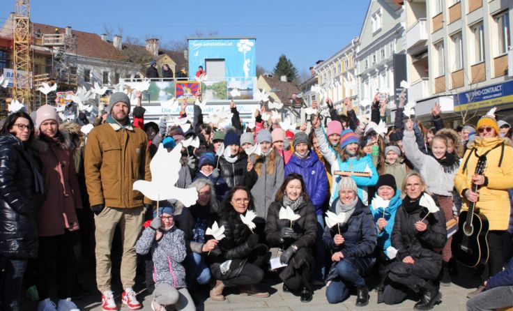 Im Einsatz für den Frieden: Schülerinnen der Privaten Mittelschule (Foto: PMS)