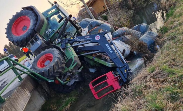 Euratsfeld: Schwierige Traktorbergung (Foto: Bfkdo / Maria Winkler)