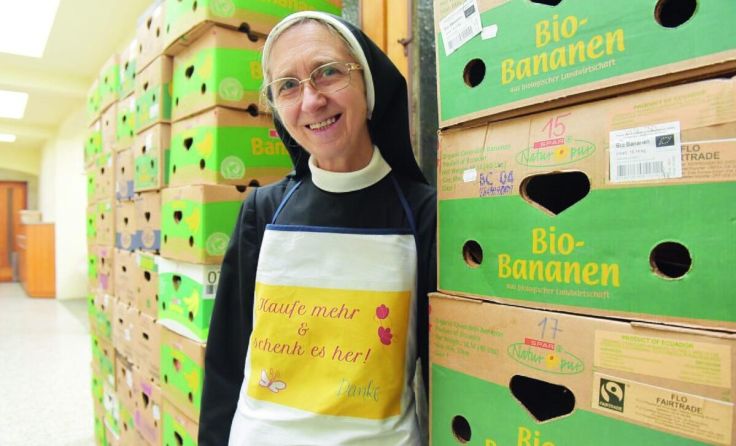 Schwester Cornelia Waldbauer bittet um Lebensmittel-Spenden. (Foto: Wolfgang Zarl)