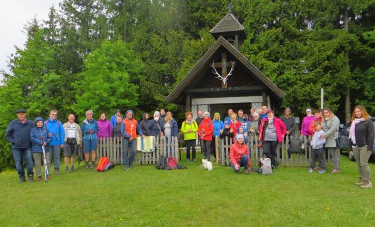 Die Naturfreunde bei einer Feldmesse in St. Michael (Foto: Naturfreunde Kematen-Sonntagberg)