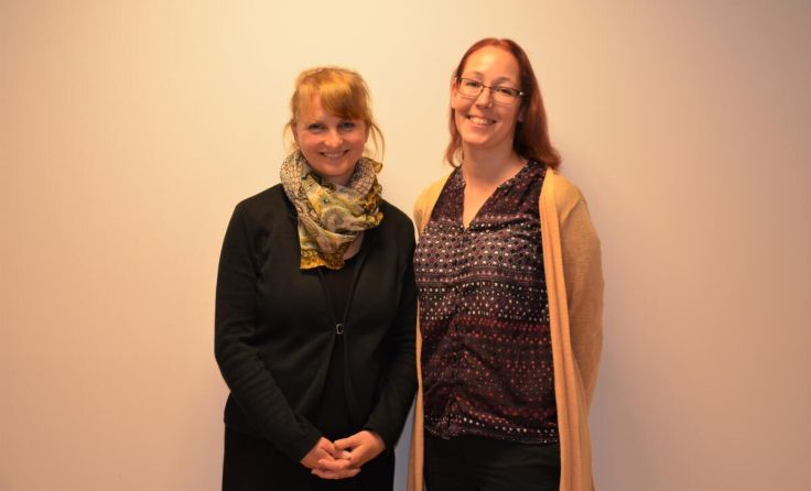 Caritas-Regionalleiterin Michaela Fischer (r.) mit Mitarbeiterin Petra Oberbichler (Foto: mai)