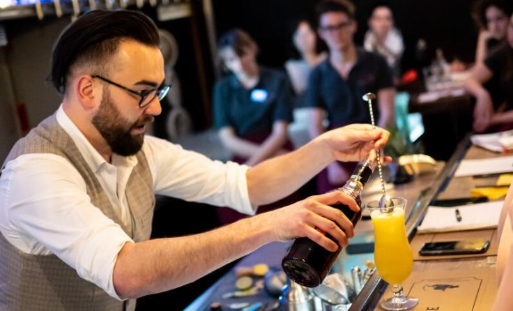 Cocktail-Seminar der HLW (Foto: Jonathan Hochstöger)