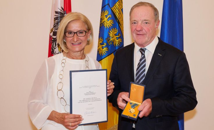 Landeshauptfrau Johanna Mikl-Leitner mit Willi Narowetz (Foto: NLK Pfeiffer)