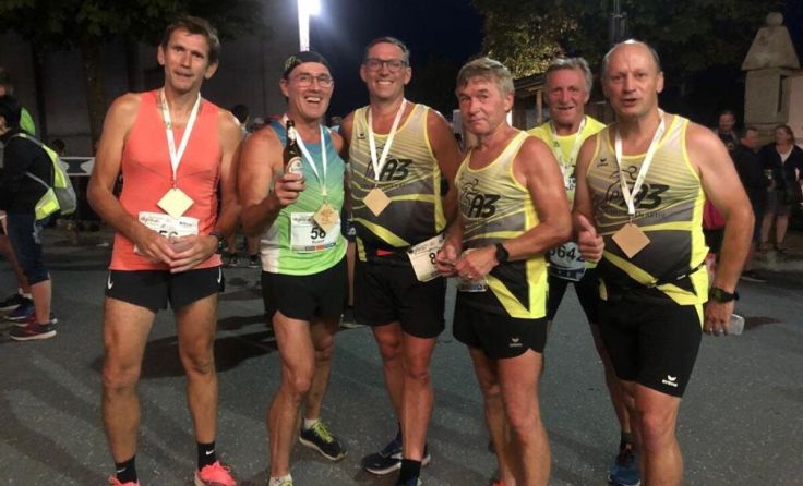 Das Atus Amstetten Team beim Neustadtler Nightrun (Foto: zVg Lichtenschopf)