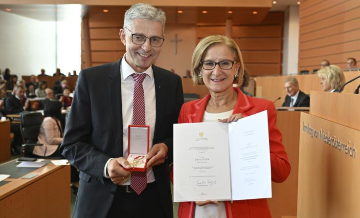 Obmann Johann Luger mit Landeshauptfrau Johanna Mikl-Leitner (Foto: NLK Filzwieser)