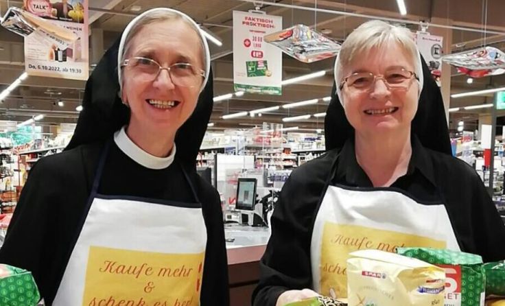 Schwester Cornelia (l.) und Schwester Irene bitten um Lebensmittelspenden. (Foto: Privat)
