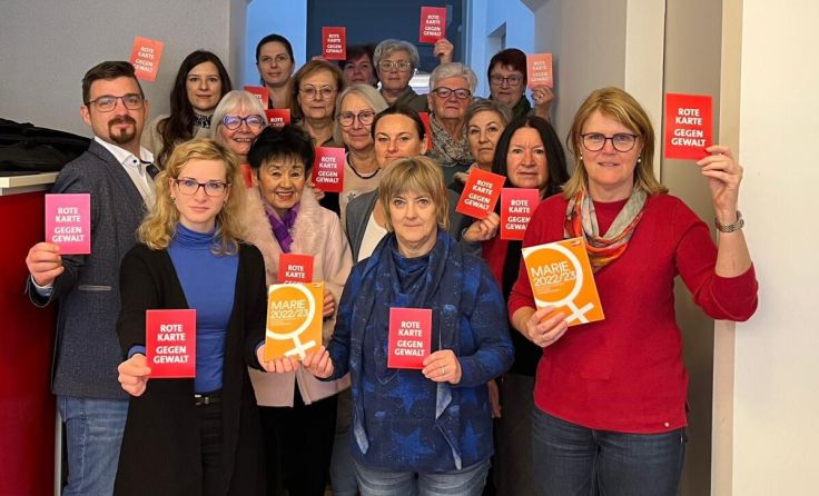 Die SPÖ-Bezirksfrauen setzen ein Zeichen gegen Gewalt an Frauen. (Foto: SPÖ Bezirksfrauen Braunau)
