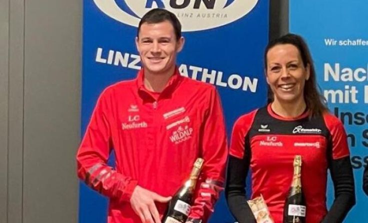Domenik Vizani und Edith Brandl beim Linzer Silvesterlauf (Foto: LC Neufurth)