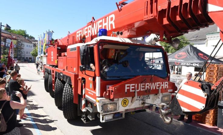 Fahrzeugparade in Amstetten als Höhepunkt des Jubiläumjahres (Foto: Wolfgang Zarl)