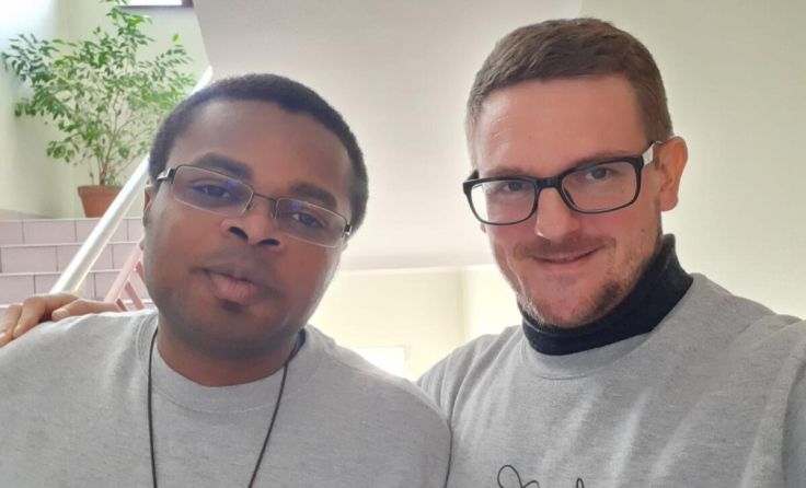 Die Weihekandidaten Bonaventure Ifeanyichukwu Ughonu (l.) und Michal Kluka. (Foto: Wolfgang Zarl)