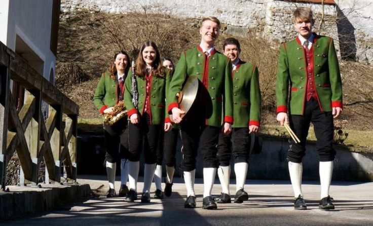 Die Viehdorfer Musiker freuen sich auf viele Zuhörer. (Foto: Atzenhofer)