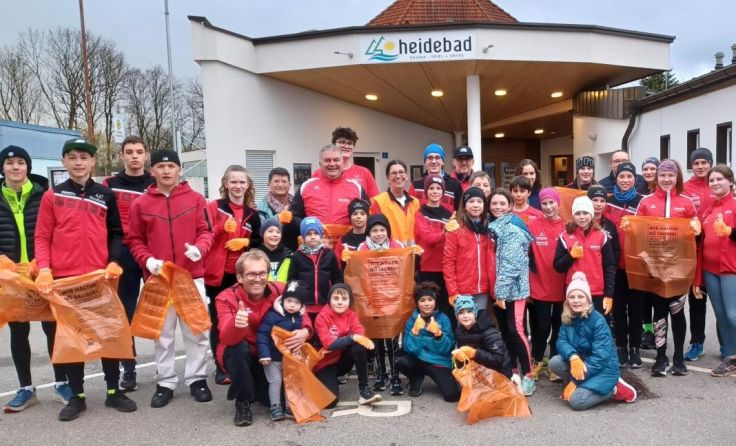 Die Athleten des Laufclub Neufurth bei der Flurreinigungsaktion in Hausmening (Foto: LC Neufurth)