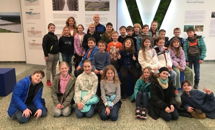Die 4. Klassen waren zu Besuch im Kraftwerk Wallsee-Mitterkirchen (Foto: NÖ MS Wallsee-Sindelburg)