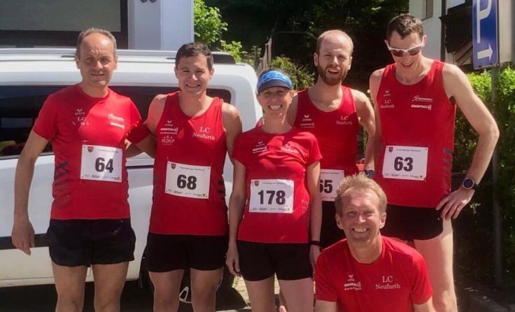 Obmann Walter Kloimwieder mit seinen "großen" Schützlingen (Foto: LC Neufurth)