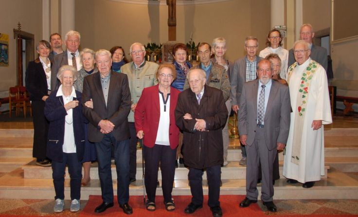 Die Jubelpaare feierten einen gemeinsamen Gottesdienst. (Foto: Herbert Haslinger)