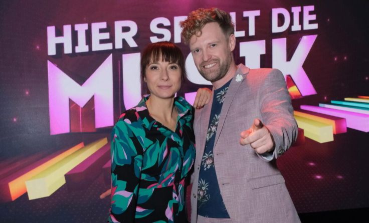 Mario Schenkermayr mit der bekannten deutschen Rapperin FIVA (Foto: ORF/Hans Leitner)