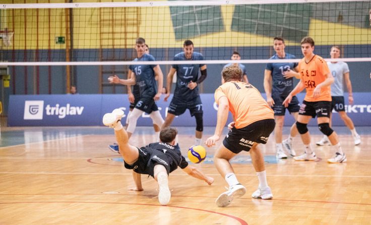 Ein Kampf um jeden Ball in Kamnik (Foto: Peter Maurer/VCA)