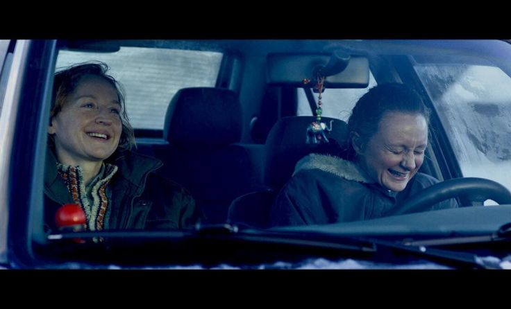 (V. l.) Brigitte Hobmeier und Gerti Drassl in "Wald" (Foto: Wega-Film)