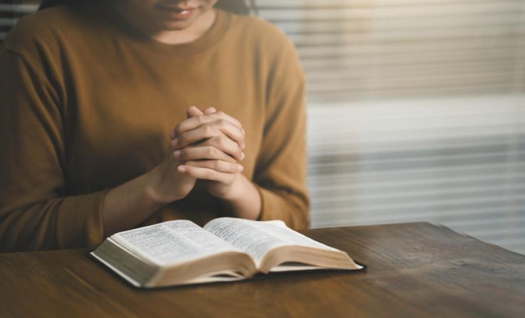 Zeit für Stille, Gott, Gemeinschaft (Foto: Deemerwha studio/stock.adobe.com)