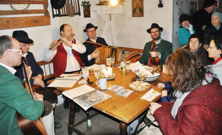 Wirtshausmusikanten auf der Schlossruine Perwarth (Foto: Berger-Buam)