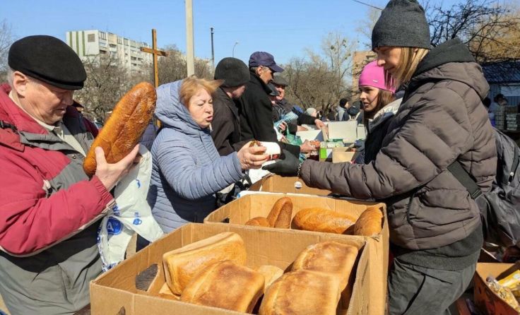 Die Salesianer helfen mit der Verteilung von Lebensmitteln. (Foto: Don Bosco Mission Austria)