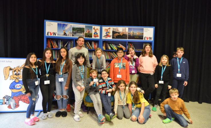 Schüler der Volksschule Elsa Brandström Amstetten im EVN Wärmekraftwerk Theiß (Foto: EVN)