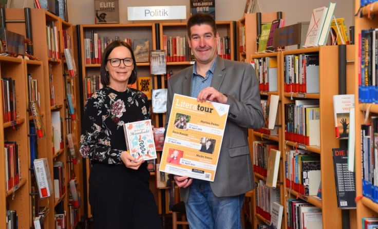 Alexandra Karner (Leitung Stadtbücherei) mit Kulturstadtrat Stefan Jandl (Foto: Stadt Amstetten)