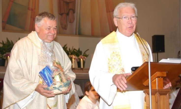 (V. l.) Pater Hermann Sandberger und Pater Hans Schwarzl (Foto: Wolfgang Zarl)