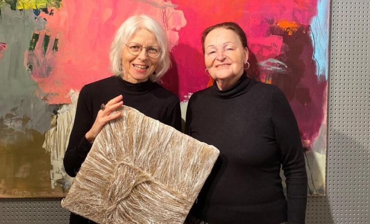 Die Kuratorinnen der Ausstellung: Ludmilla Geiblinger und Judith Brandstötter (Foto: Privat)