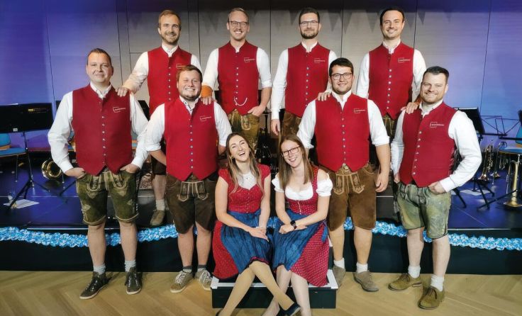 Sommernachtsfest auf der Schlossruine Perwarth mit „Zaumgwüafid" (Foto: Zaumgwüafid)
