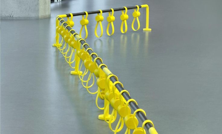 Francisco Valença Vaz zeigt seine Installation (Foto: Niklas Koschel)