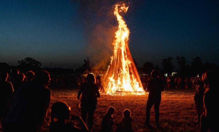 Sonnwendfeuer (Symbolfoto) (Foto: Alois Endl/stock.adobe.com)