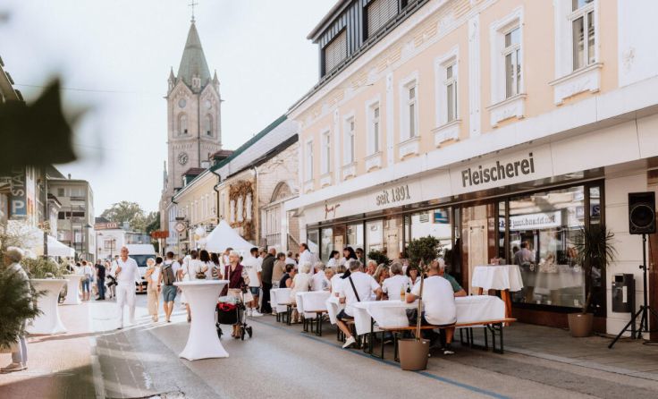Amstettner Sommernacht in der Rathausstraße (Foto: Michaela Zechmeister)