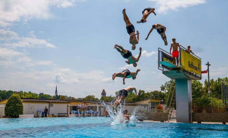 Freestyle und Arschbomben-Contest im Heidebad Hausmening (Foto: Franz Lueger)