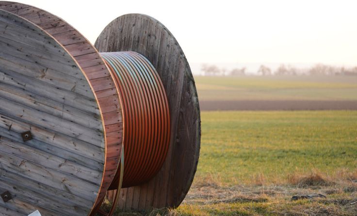 Allgegenwärtig: Kabelrolle für den Glasfaserausbau (Foto: Yven Dienst/stock.adobe.com)