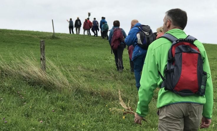 Pilgern von Biohof zu Biohof (Foto: BZ St. Benedikt)