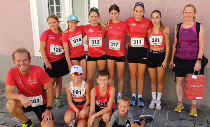 LCN-Obmann Walter Kloimwieder mit seinen Schützlingen (Foto: LC Neufurth)